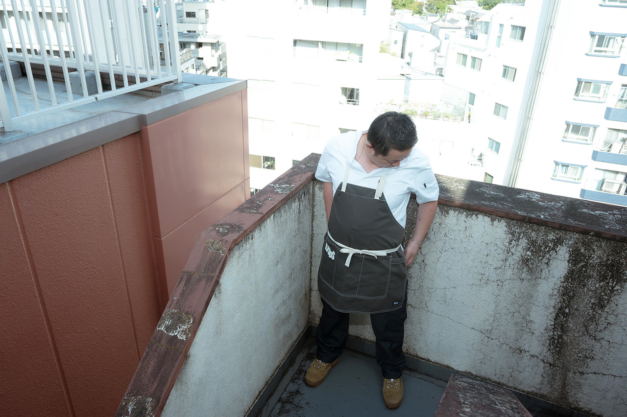 エプロン着用の全身イメージ